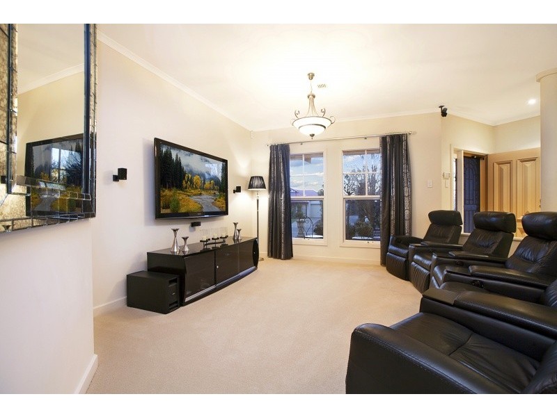 10 Hereford Lane, Woodcroft SA 5162