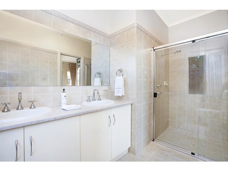 10 Hereford Lane, Woodcroft SA 5162
