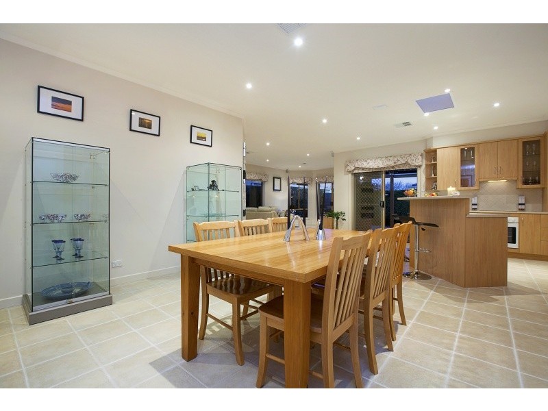 10 Hereford Lane, Woodcroft SA 5162