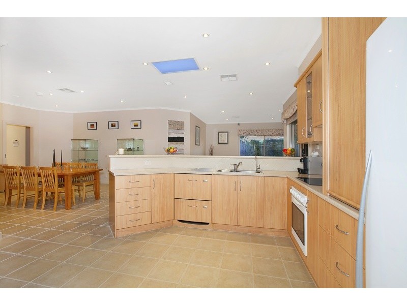 10 Hereford Lane, Woodcroft SA 5162