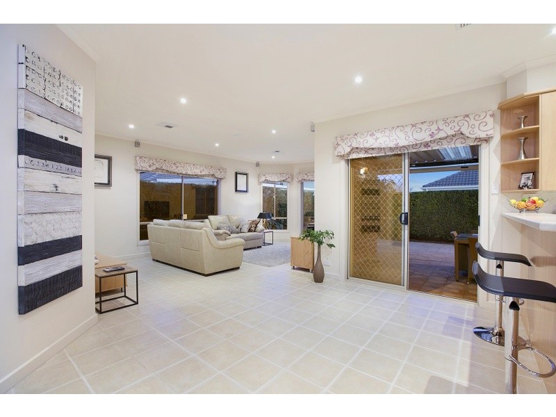 10 Hereford Lane, Woodcroft SA 5162