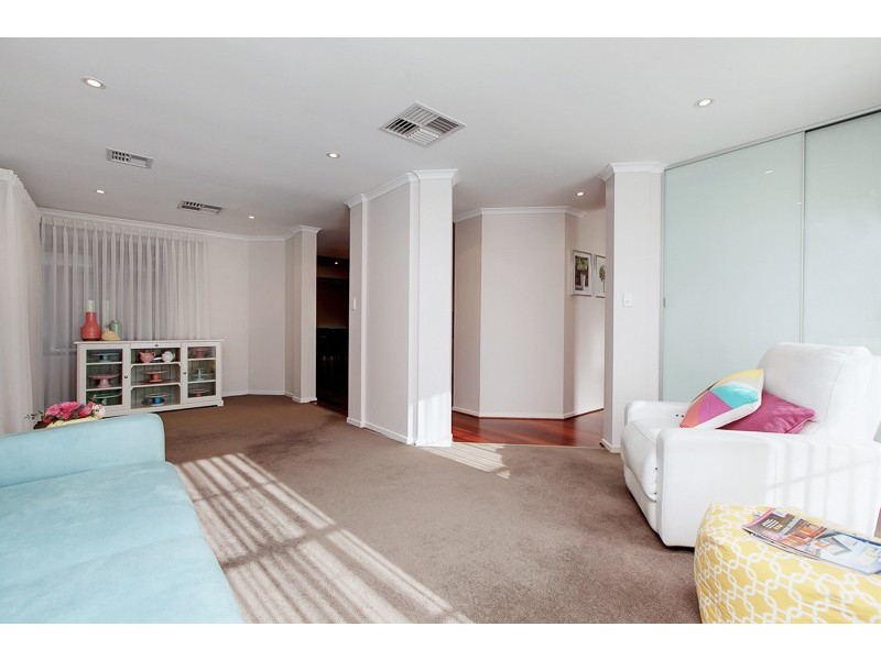 6 Mundulla Avenue, Woodcroft SA 5162