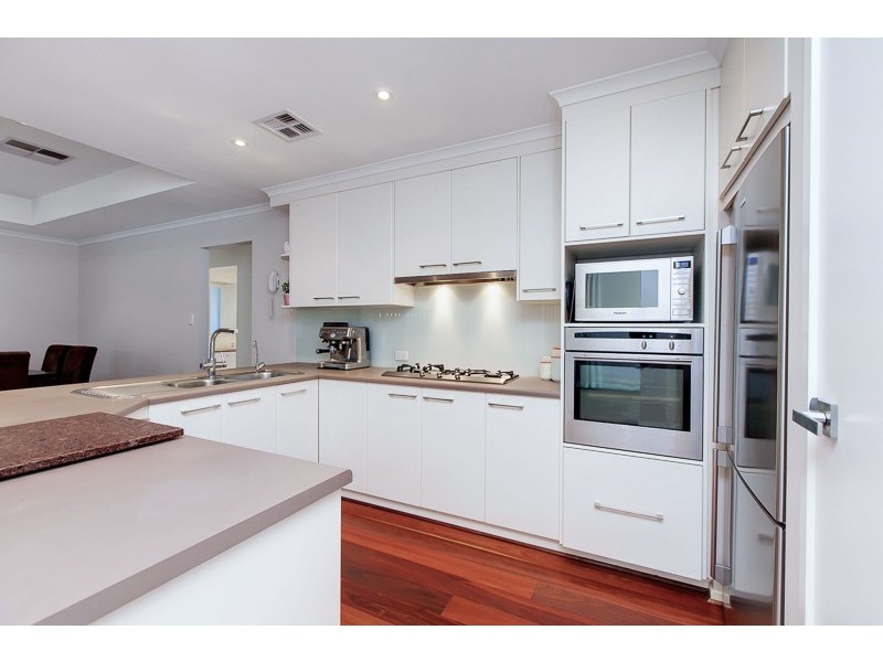 6 Mundulla Avenue, Woodcroft SA 5162