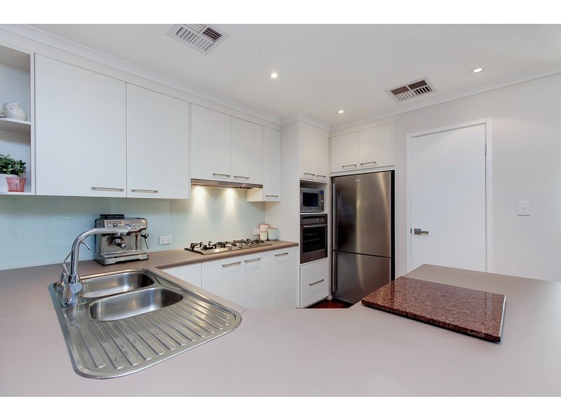 6 Mundulla Avenue, Woodcroft SA 5162