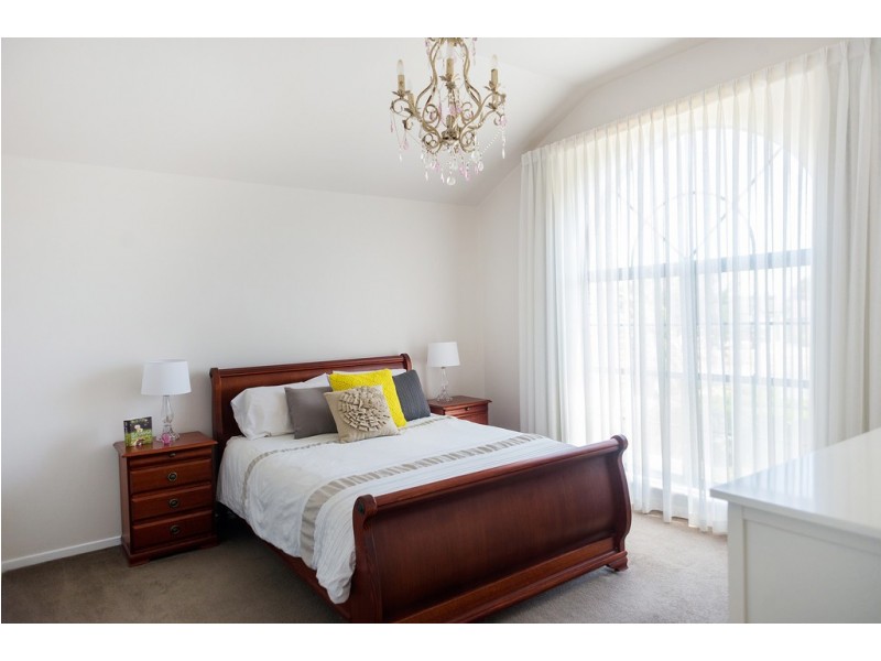 6 Mundulla Avenue, Woodcroft SA 5162