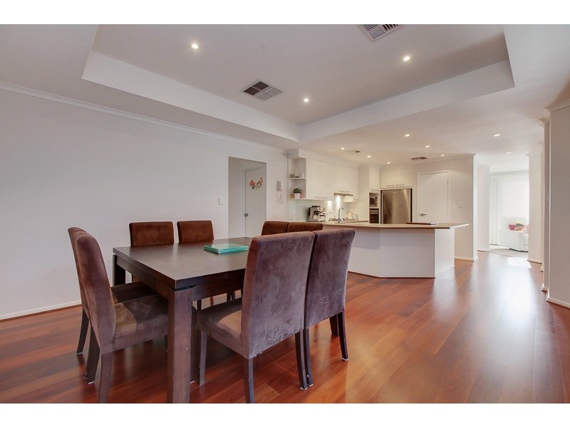 6 Mundulla Avenue, Woodcroft SA 5162