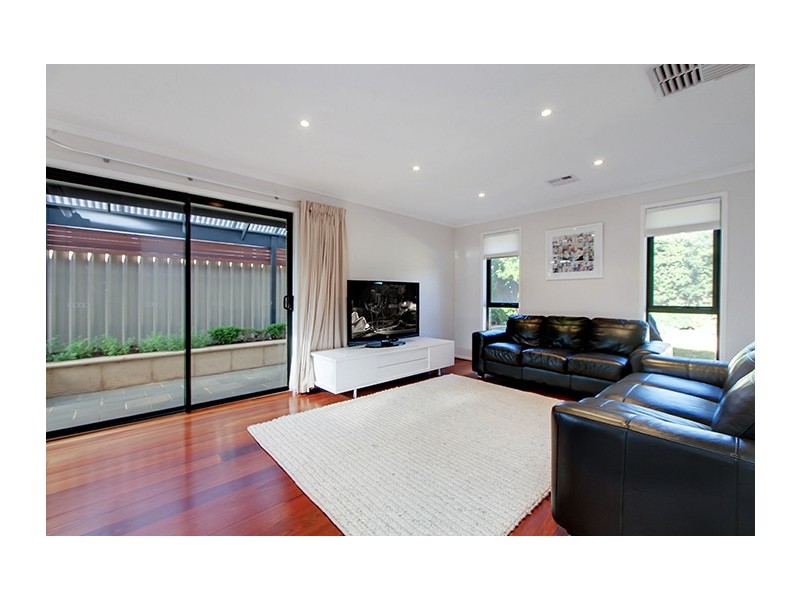 6 Mundulla Avenue, Woodcroft SA 5162