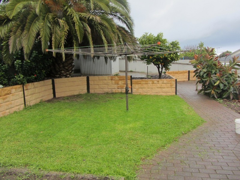 24 Beresford Avenue, Christie Downs SA 5164