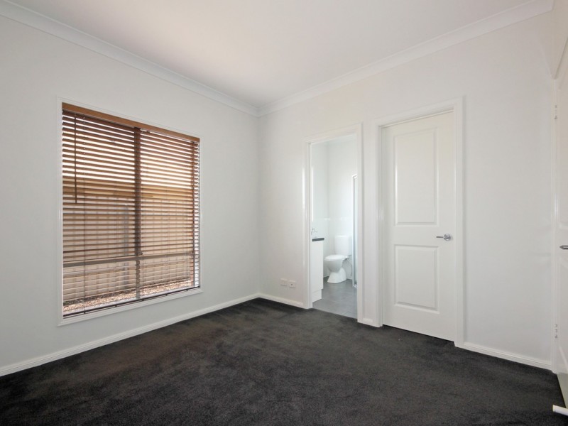 16 Walnut Street, Old Reynella SA 5161