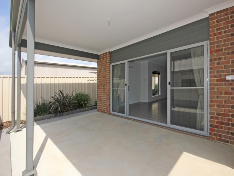 16 Walnut Street, Old Reynella SA 5161