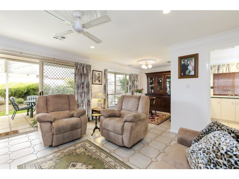 9 Zabica Avenue, Woodcroft SA 5162