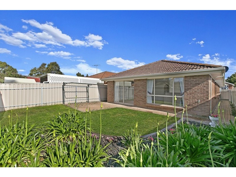 1 Padthaway Court, Woodcroft SA 5162