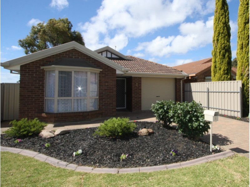 1 Padthaway Court, Woodcroft SA 5162