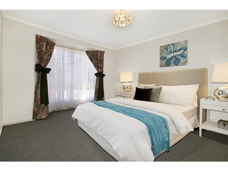 1 Padthaway Court, Woodcroft SA 5162