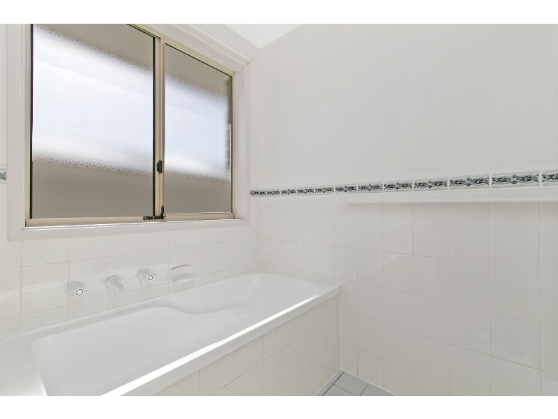 1 Padthaway Court, Woodcroft SA 5162