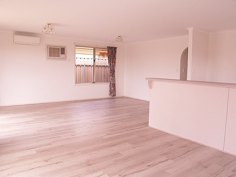 1 Padthaway Court, Woodcroft SA 5162