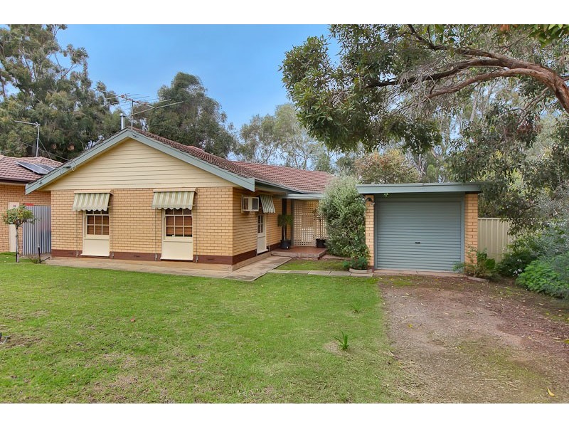 15 Arnold Drive, Hackham SA 5163