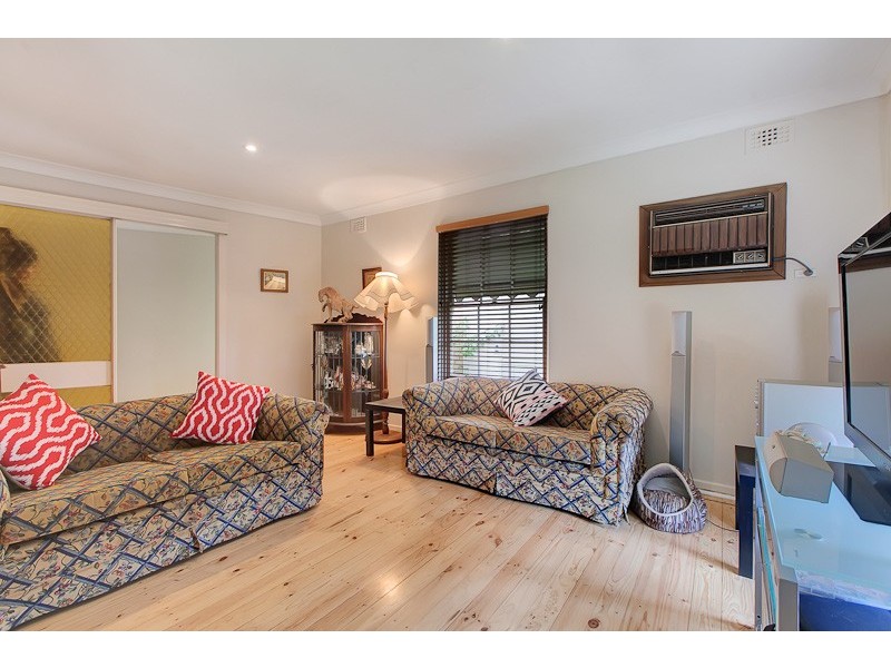 15 Arnold Drive, Hackham SA 5163