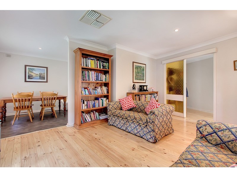 15 Arnold Drive, Hackham SA 5163