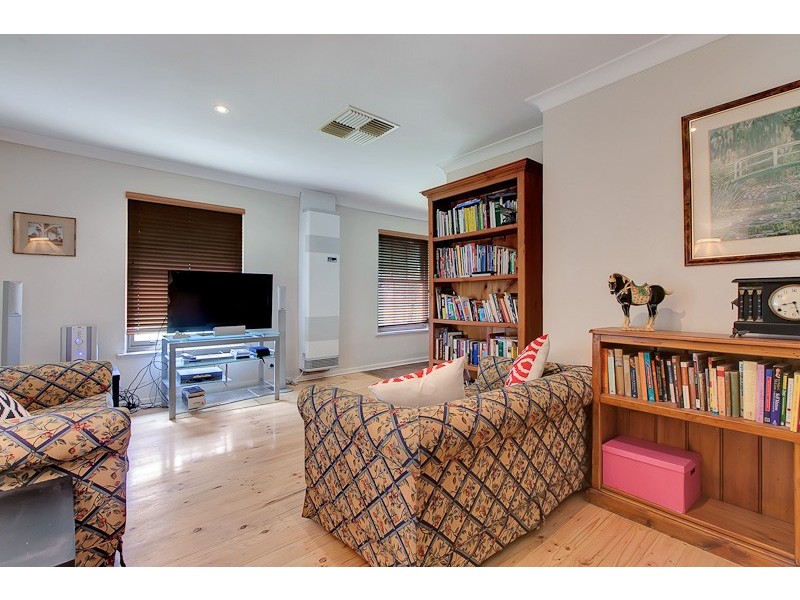 15 Arnold Drive, Hackham SA 5163