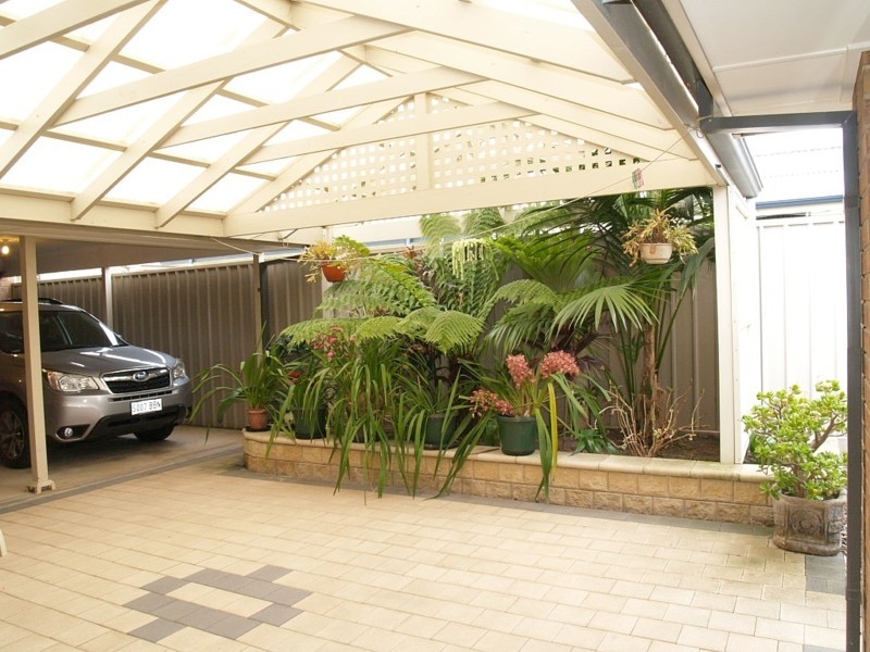 1 Mercedes Court (100 Penneys Hill Rd), Hackham SA 5163