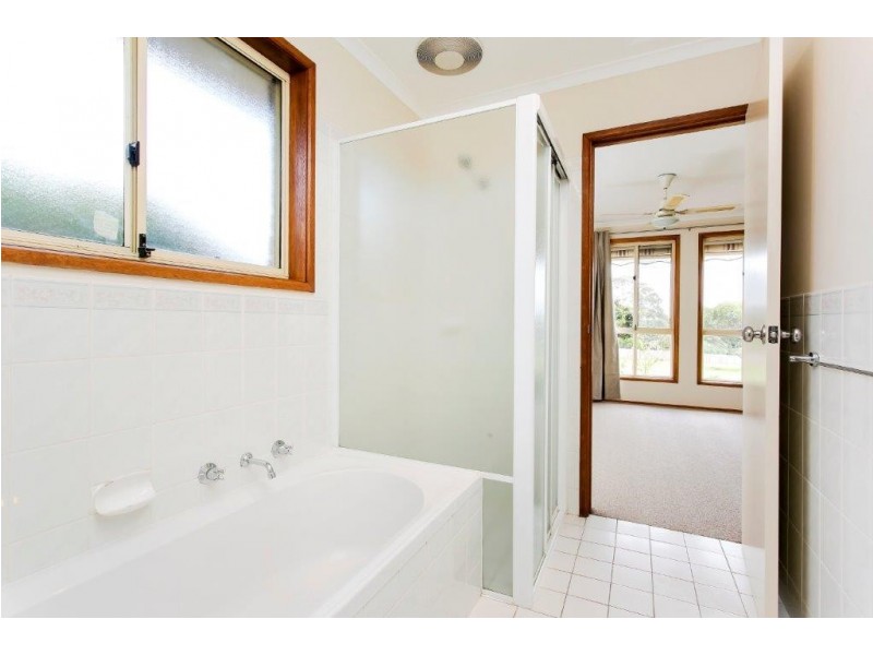 11 Esther Drive, Woodcroft SA 5162