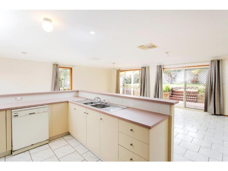 11 Esther Drive, Woodcroft SA 5162