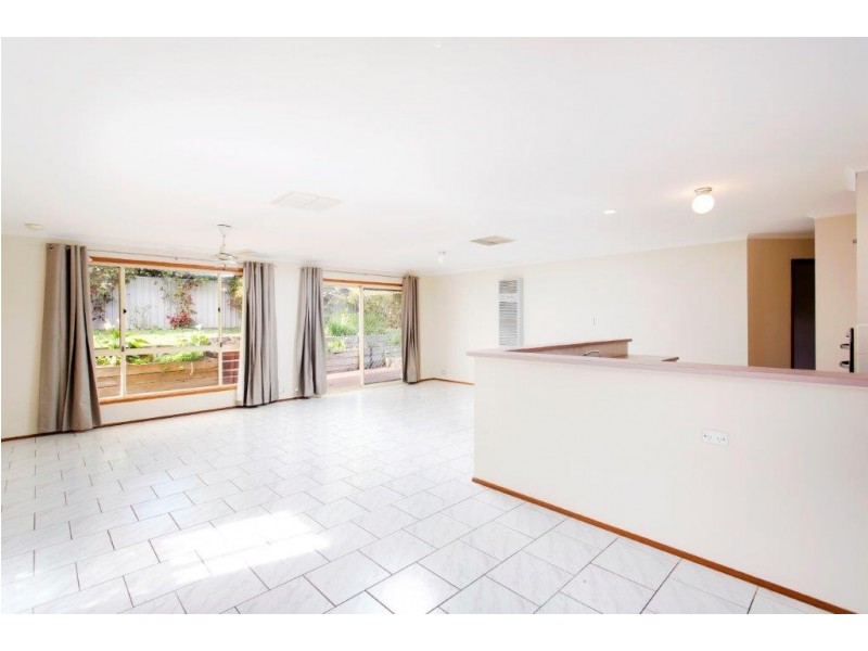 11 Esther Drive, Woodcroft SA 5162