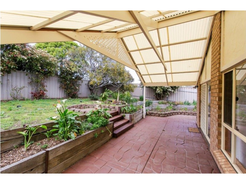 11 Esther Drive, Woodcroft SA 5162
