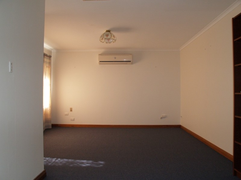 8 Bayton Road, Huntfield Heights SA 5163