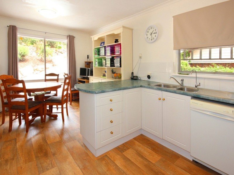 19 Sunnybanks Drive, Happy Valley SA 5159