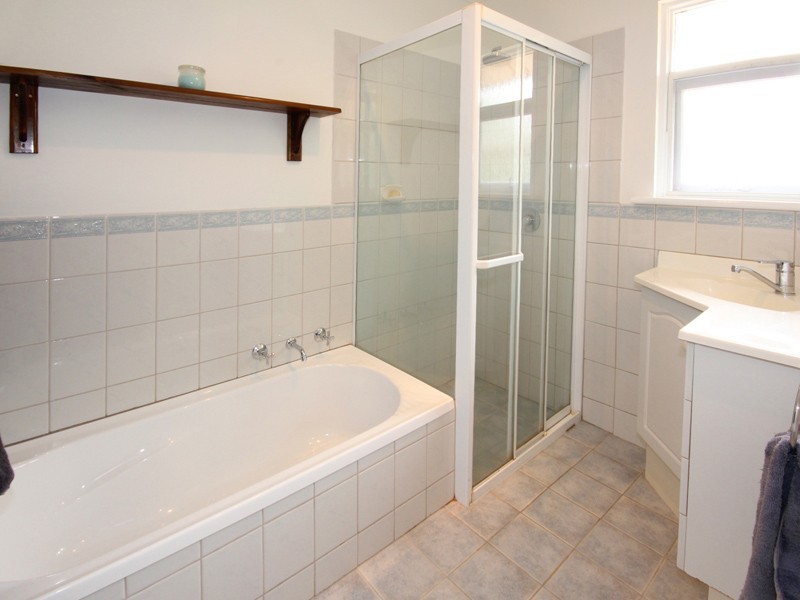 19 Sunnybanks Drive, Happy Valley SA 5159