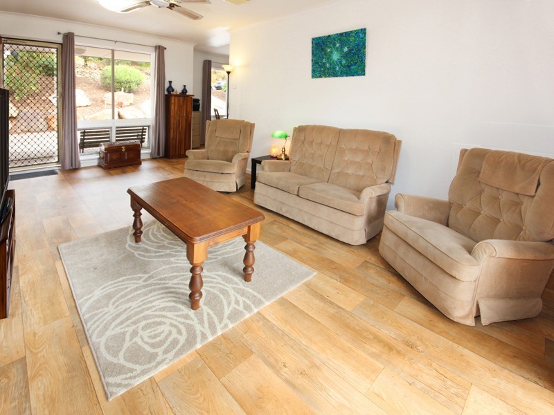 19 Sunnybanks Drive, Happy Valley SA 5159