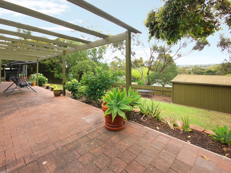 19 Sunnybanks Drive, Happy Valley SA 5159