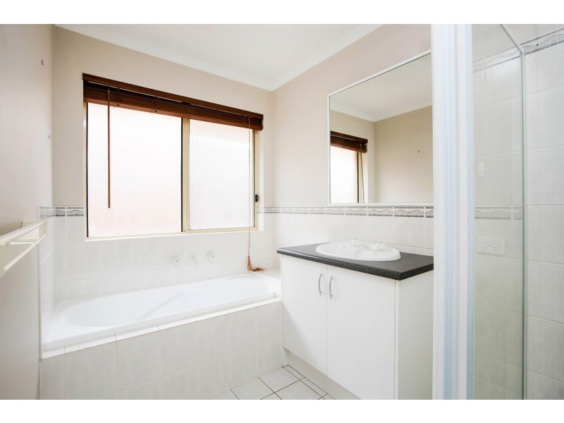 5 Autumn Court, Woodcroft SA 5162