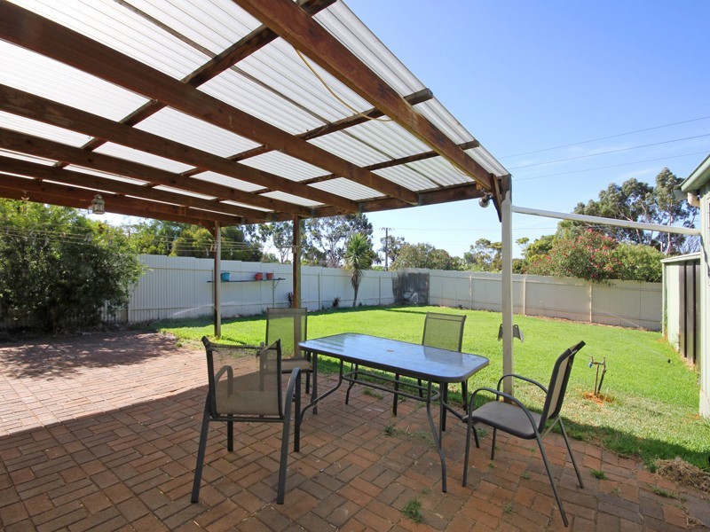 15 Carbenet Drive, Hackham SA 5163