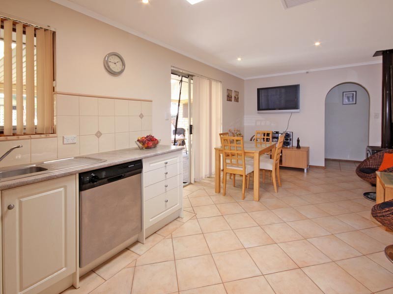 14 Abraxas Court, Aberfoyle Park SA 5159