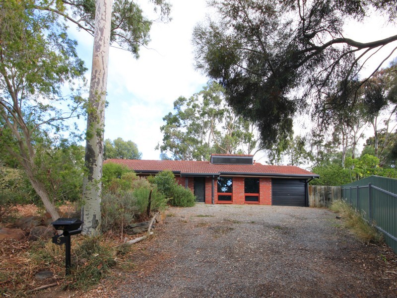 5 Lorikeet Court, Happy Valley SA 5159