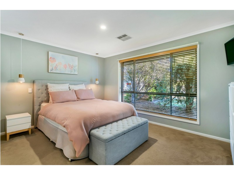 6 Dylan Court, Woodcroft SA 5162