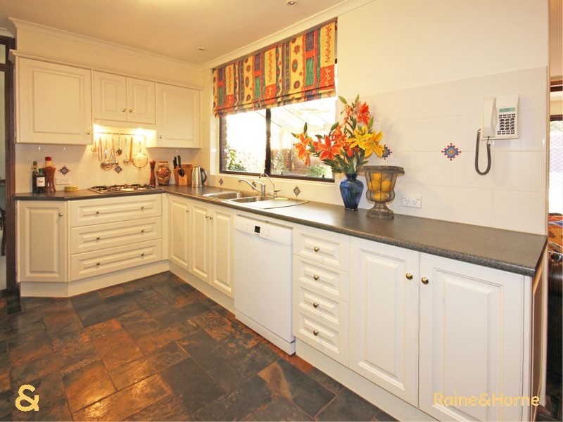 8 Tennessee Drive, Happy Valley SA 5159