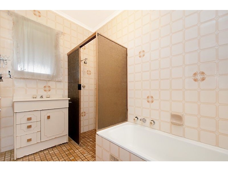 4 Allen Drive, Para Hills SA 5096