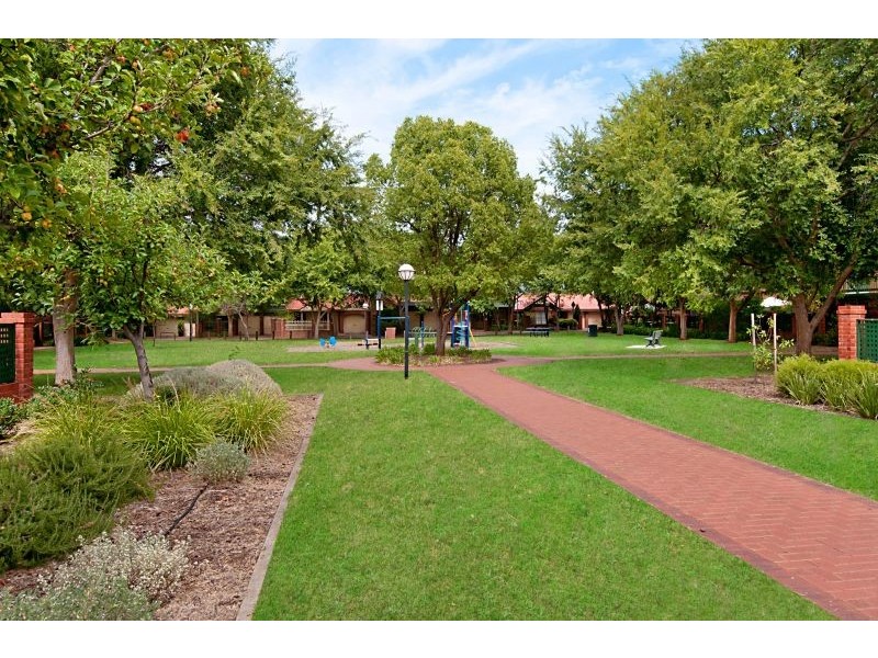 2/1 Francis Ridley Cct, Brompton SA 5007