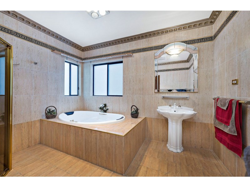 40 Pomona Street, Greenacre NSW 2190