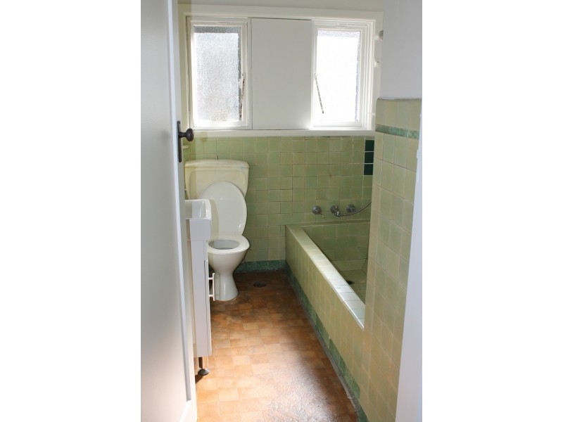 98 Benaroon Road, Belmore NSW 2192