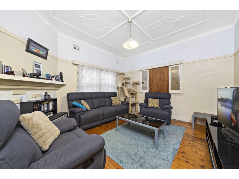 33 Linthorn Avenue, Croydon Park NSW 2133