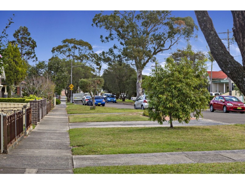 33 Linthorn Avenue, Croydon Park NSW 2133