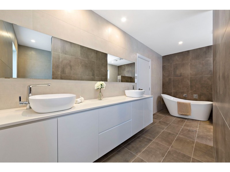 4 Roslyn Street, Ashbury NSW 2193