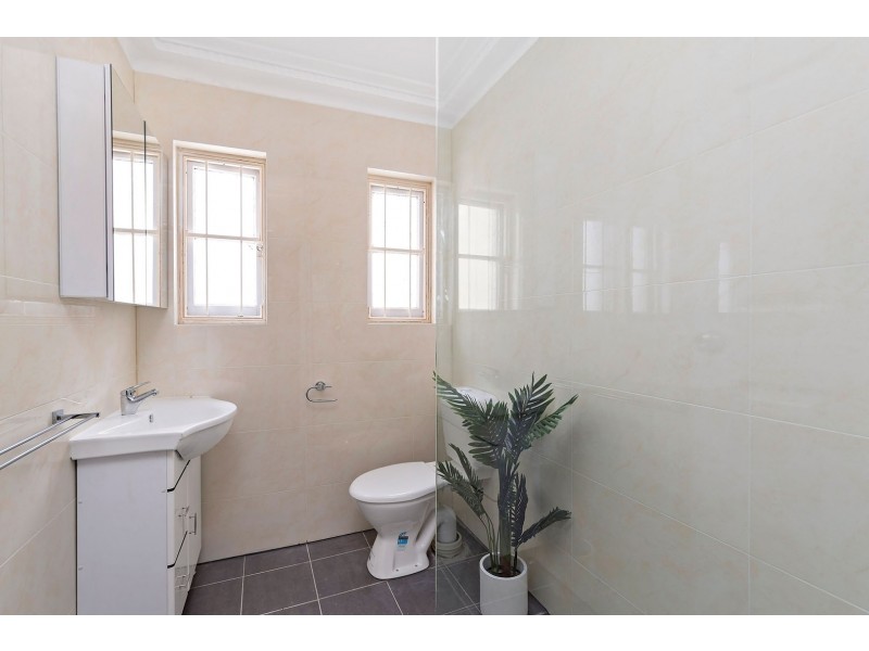 1/5 The Esplanade, Ashfield NSW 2131