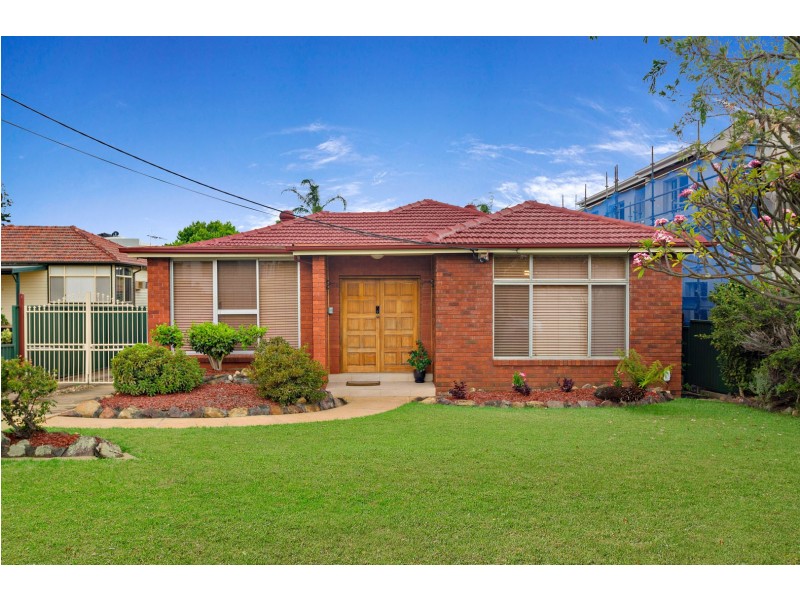 33 Lauma Ave, Greenacre NSW 2190