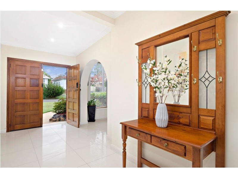 33 Lauma Ave, Greenacre NSW 2190